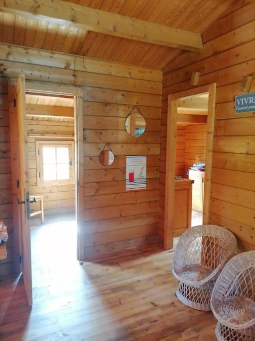 Chalet En Pleine Nature Au Bord D'Un Etang Lanvallay Exterior foto