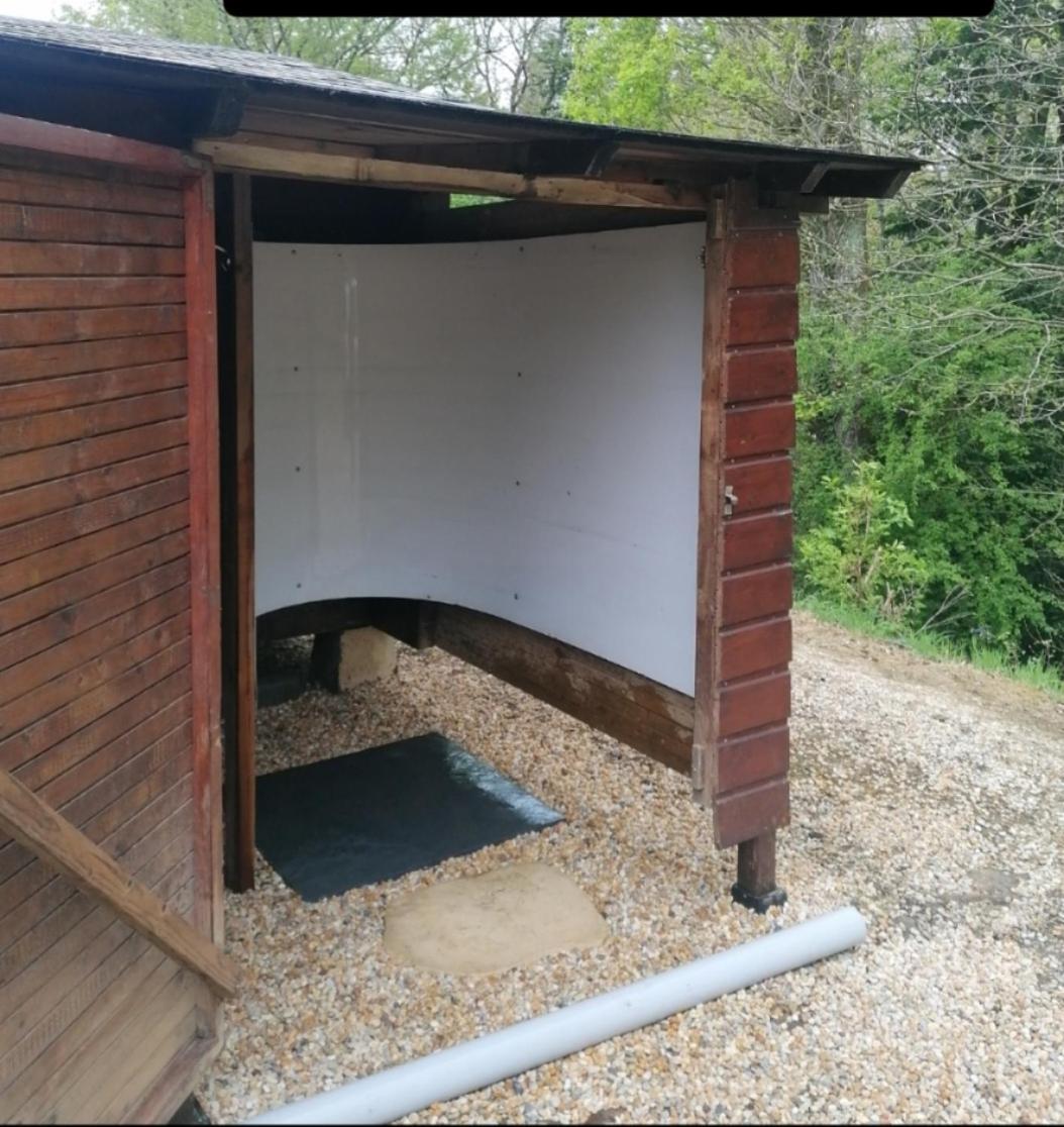 Chalet En Pleine Nature Au Bord D'Un Etang Lanvallay Exterior foto